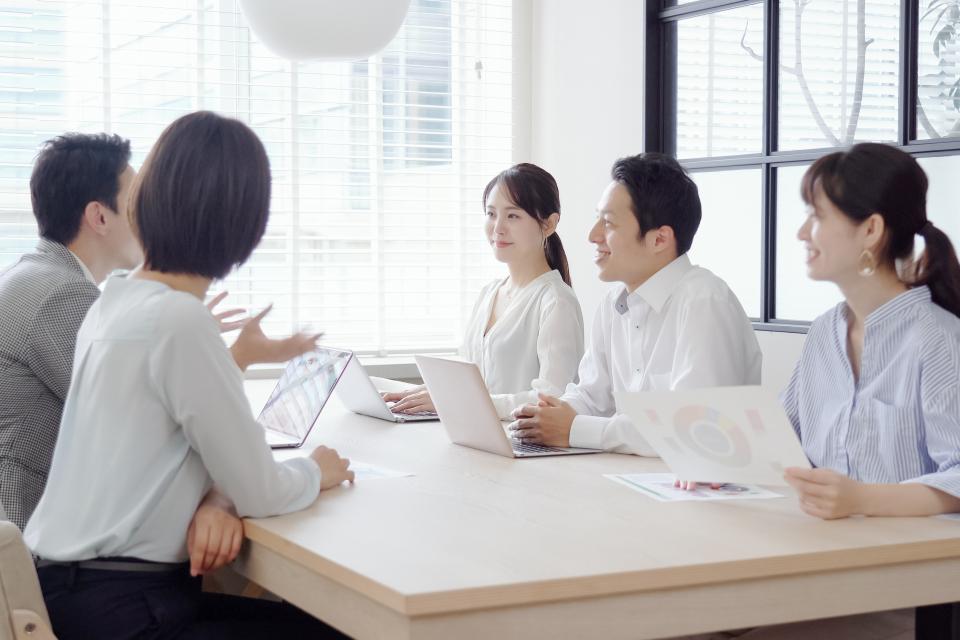 打ち合わせをしている様子