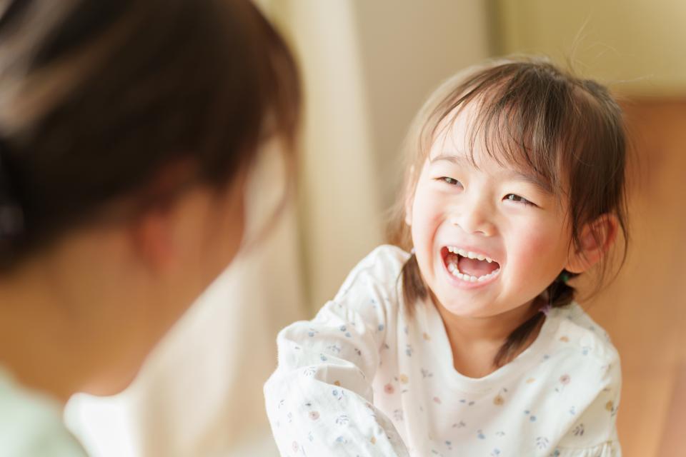 子どもが笑っている様子